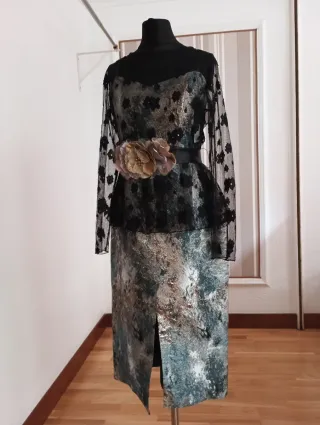 Vestido de fiesta negro y multicolor