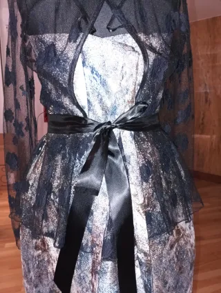 Vestido de fiesta negro y multicolor