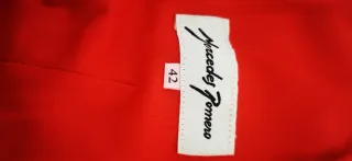 Mono rojo espectacular