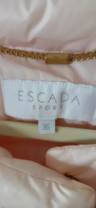 Chaqueta rosa y blanca