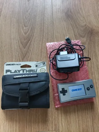 Nintendo Game Boy Micro + Funda y Cargador