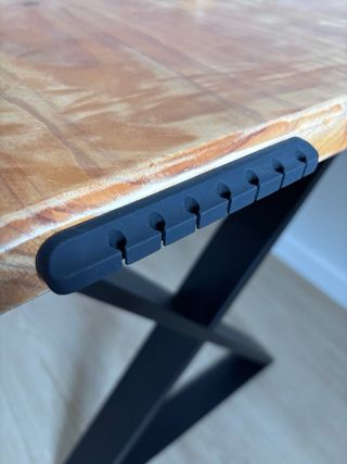 Tavolo da scrivania in legno massello e gambe in metallo