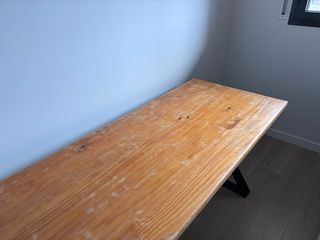 Tavolo da scrivania in legno massello e gambe in metallo