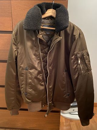 Cazadora bomber Zara Man con cuello borreguito