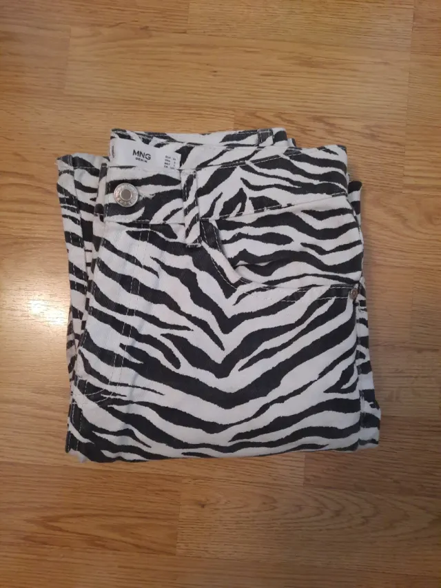 Pantalón vaquero estampado cebra