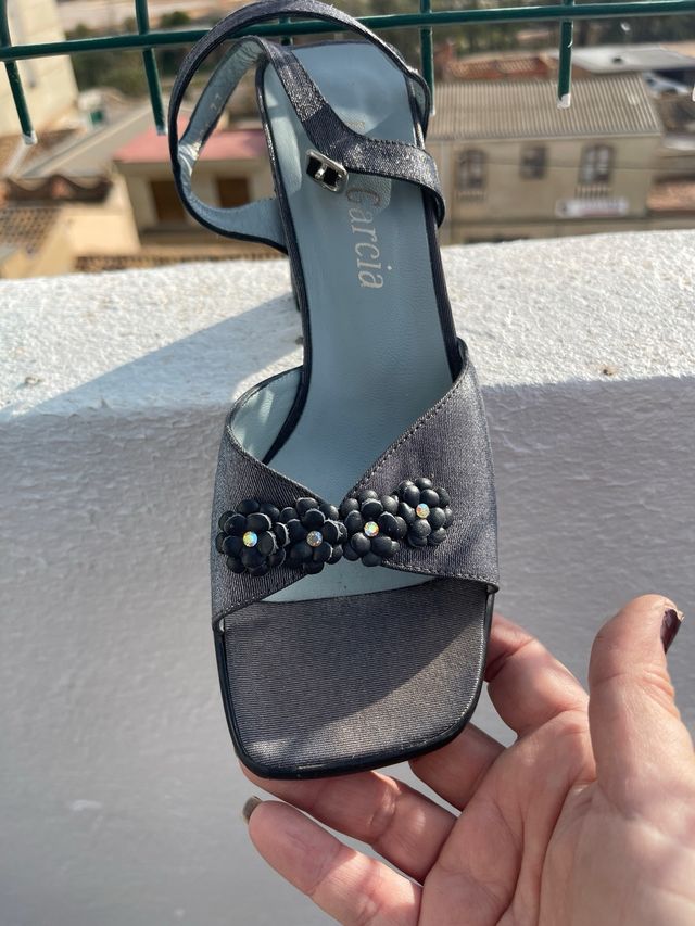 Sandalias de vestir grises con adornos PIEL