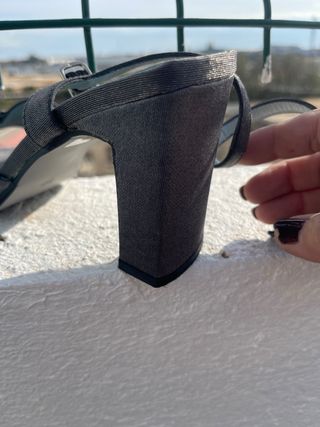 Sandalias de vestir grises con adornos PIEL