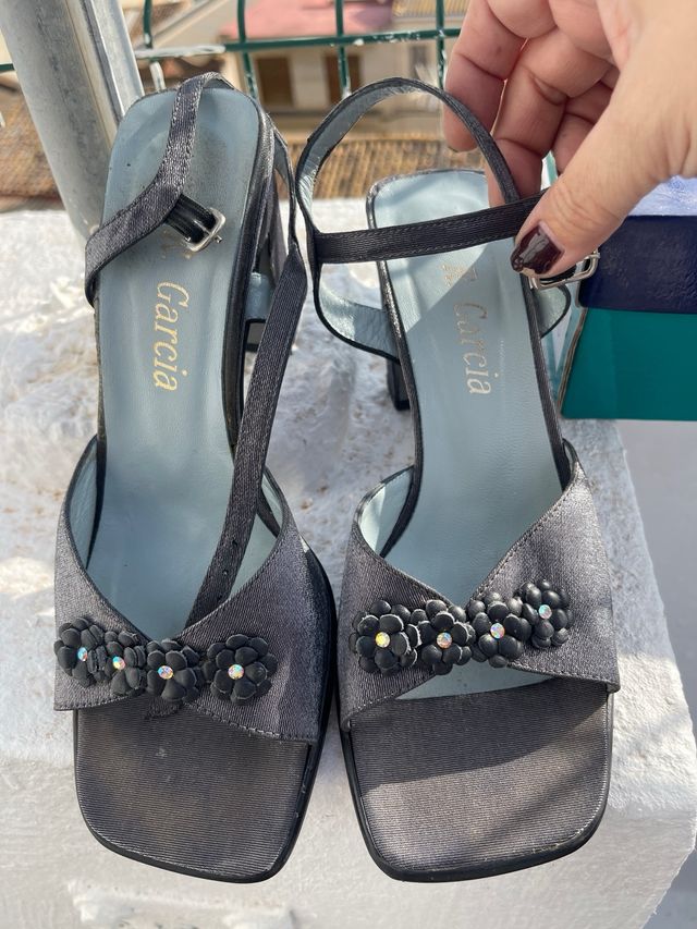 Sandalias de vestir grises con adornos PIEL