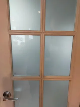 Puerta madera con cristal