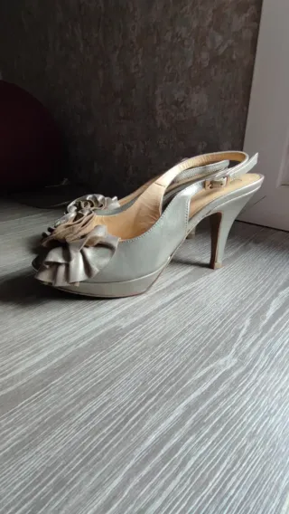 Sandalias tacón doradas + bolso regalo