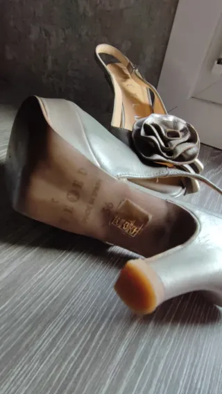 Sandalias tacón doradas + bolso regalo