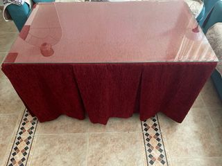 Tavolo consolle con cristallo e gonne