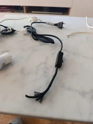 2 portalámparas E27 y 3 E14