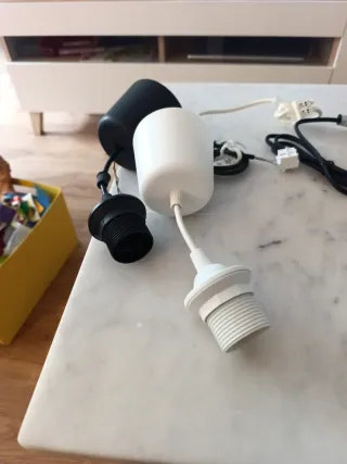 2 portalámparas E27 y 3 E14