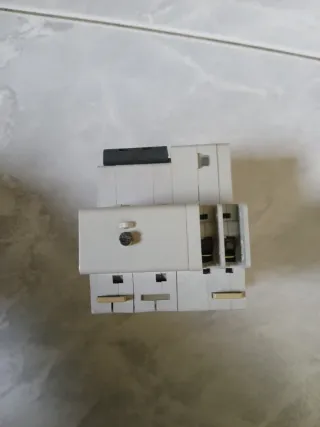 Interruptor magnetotérmico y diferencial Merlin Ge