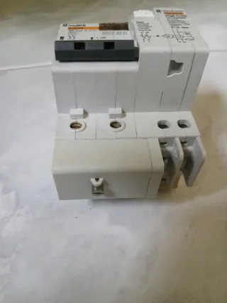 Interruptor magnetotérmico y diferencial Merlin Ge