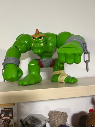 Ogro de juguete verde articilable