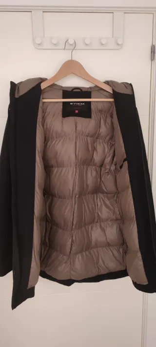 Abrigo Etiem Negro con Capucha