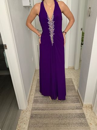 Vestido de fiesta morado con pedrería