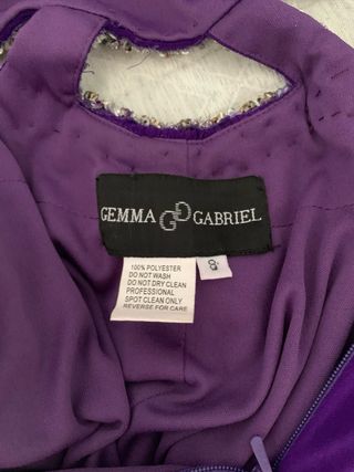 Vestido de fiesta morado con pedrería