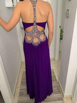 Vestido de fiesta morado con pedrería