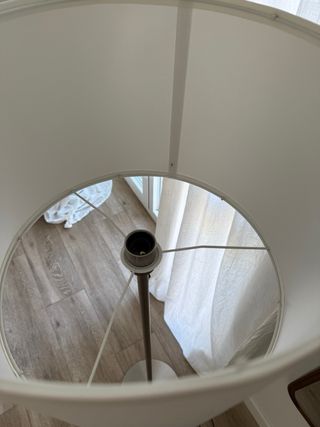 Lámpara de pie Ikea blanca