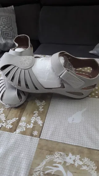 Sandalias Beige/Blancas sin usar