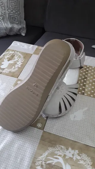 Sandalias Beige/Blancas sin usar