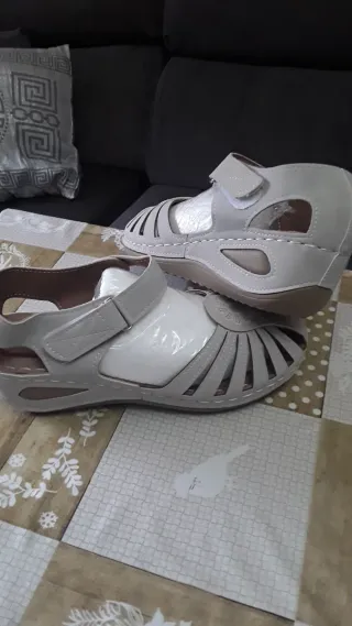 Sandalias Beige/Blancas sin usar