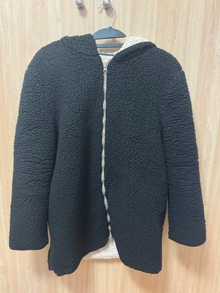 Chaqueta borreguito negra con capucha