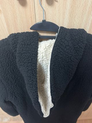 Chaqueta borreguito negra con capucha