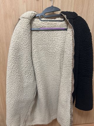 Chaqueta borreguito negra con capucha