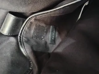 Bolso de cuero negro para hombre