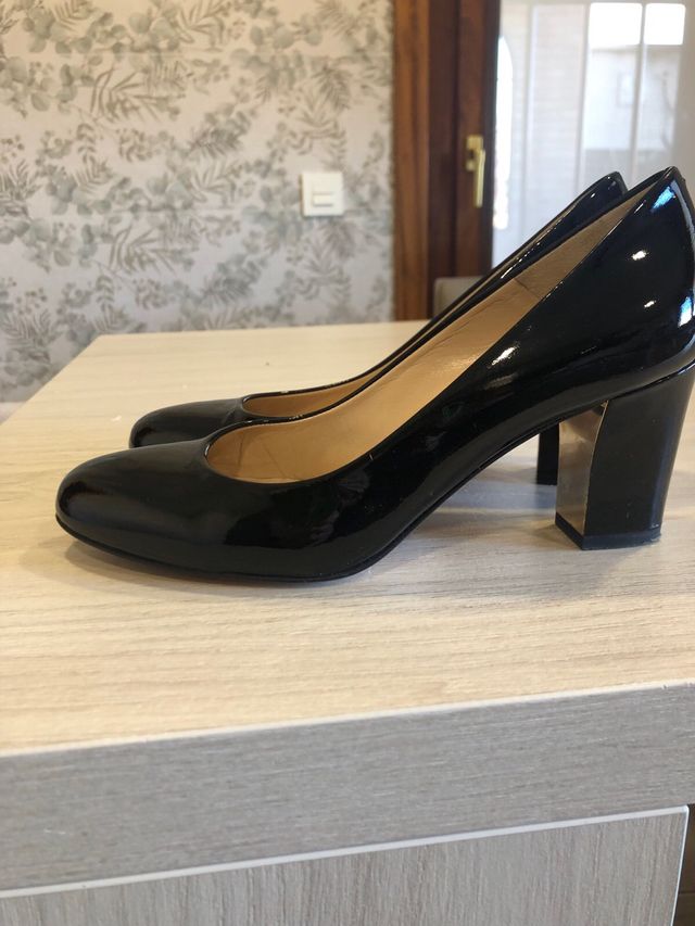 Zapatos de salón charol negro LATOUCHE