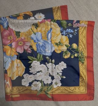 Foulard in seta blu e multicolor