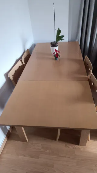 Mesa extensible comedor + 4 sillas 90x140x76