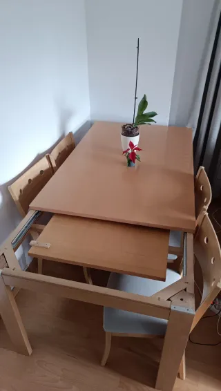 Mesa extensible comedor + 4 sillas 90x140x76