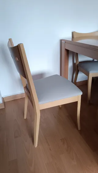 Mesa extensible comedor + 4 sillas 90x140x76