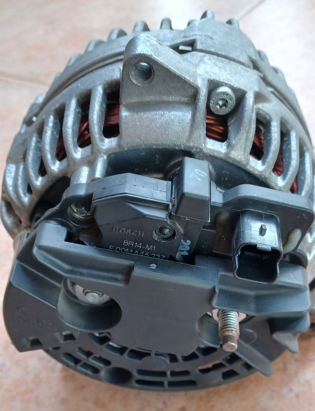 Alternador Bosch 0 986 046 250 - 14V 150A