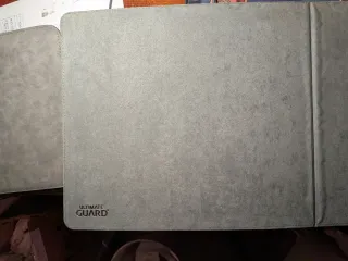 Álbum Ultimate Guard Xenoskin 16 Cartas