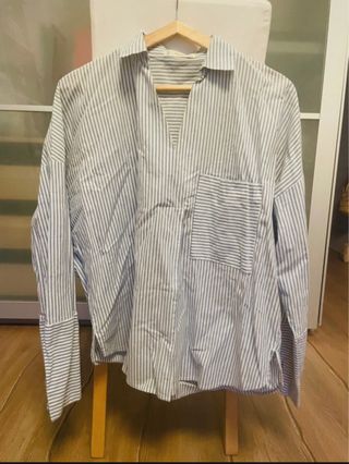 Camisa de rayas azul y blanco