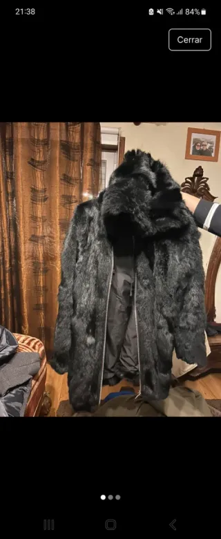 Abrigo de piel conejo negro con capucha