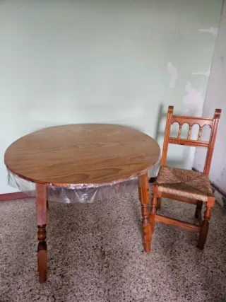Mesa redonda madera y 6 sillas