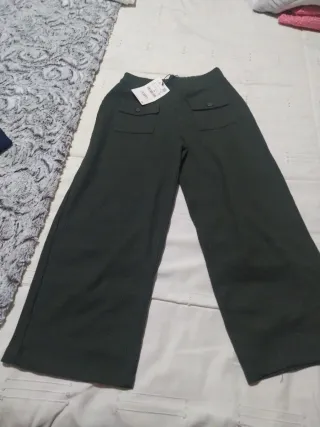 Precioso pantalón niña verde  oscuro,talla 10 Zara