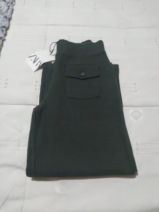 Precioso pantalón niña verde  oscuro,talla 10 Zara