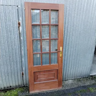 Puerta madera interior con cristales
