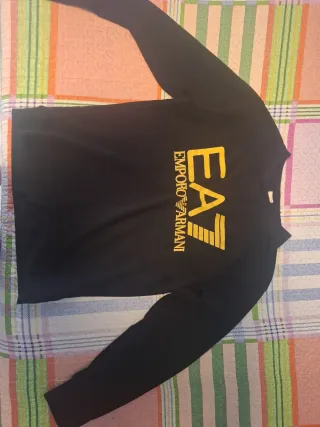 Sudadera EA7 Negra Logo Dorado