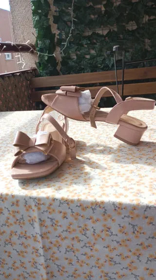 Zapatos beige/rosa con lazo talla 34