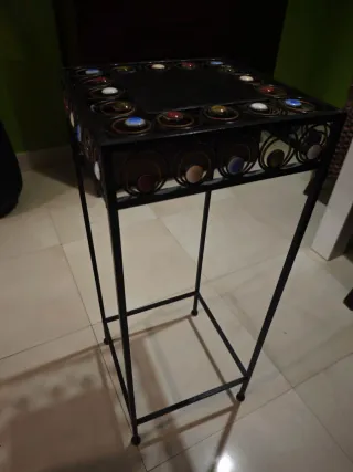 Tavolino decorativo con cristallo e metallo