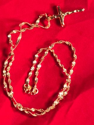 Collar fino con  cruz  24K
